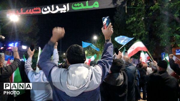 مشت ها بر فراز آسمان نیشابور نمایان شد 