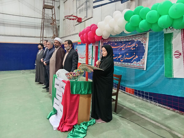 ضیافت افطاری و محفل دانش‌آموزی انس با قرآن کریم در سالن ورزشی عفاف شهر جعفریه قم