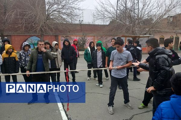حضور پرشور دانش آموزان ناحیه دو شهرری در برنامه‌های متنوع دهه فجر و جشن انقلاب