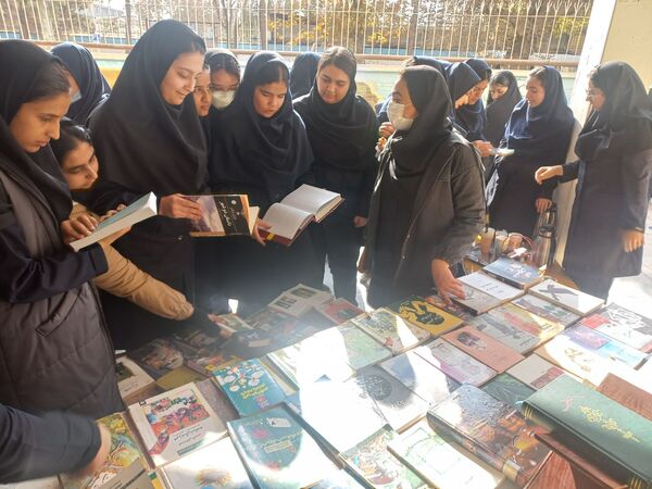 افتتاح «کافه‌کتاب» دبیرستان شهیده مریم فرهانیان