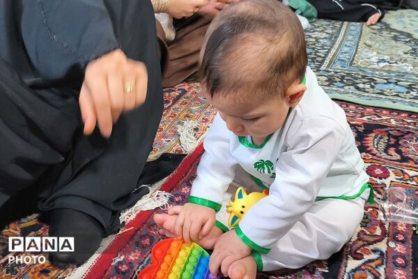 حضور مادران و نوزادان شش ماهه در همایش شیرخوارگان حسینی