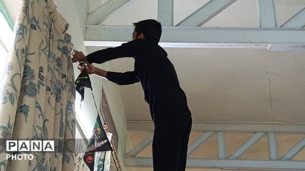 نمازخانه مدرسه دکتر حسابی ۲، سیاه‌پوش بانوی دو عالم 