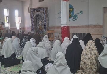 آغاز سال تحصیلی در زینبیه ۲ شهریار با اقامه نماز جماعت و حضور مسئولان آموزش و پرورش
