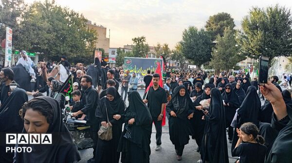 راهپیمایی جاماندگان اربعین در ملایر با حضور پرشور عاشقان حسینی 