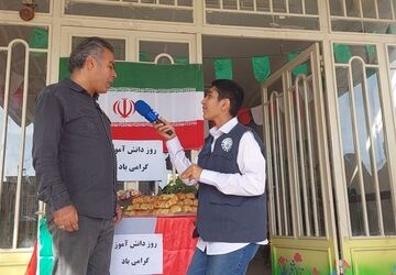 گرامیداشت روزملی مبارزه با استکبار جهانی وروز دانش آموز در هنرستان کارودانش خاص تلاش