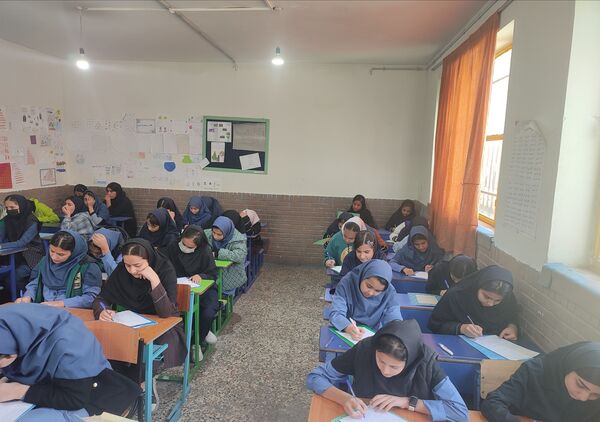 برگزاری امتحان نوبت اول در دبیرستان دخترانه میثاق
