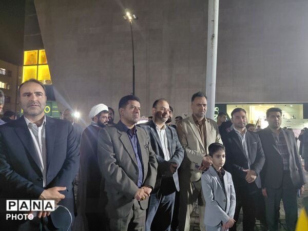 وزیر آموزش و پرورش در جمع دانش آموزان مشهدی ؛ از اقامه نماز تا بازدید از غرفه های دانش آموزی