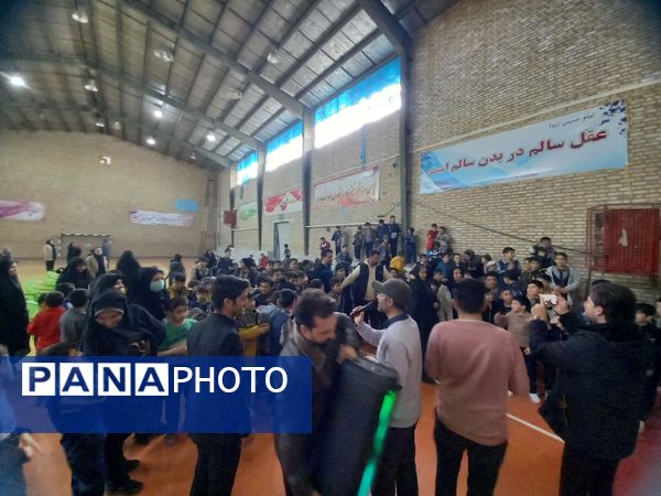 مسابقات دارت در دبستان پسرانه غدیر شهرستان شیروان