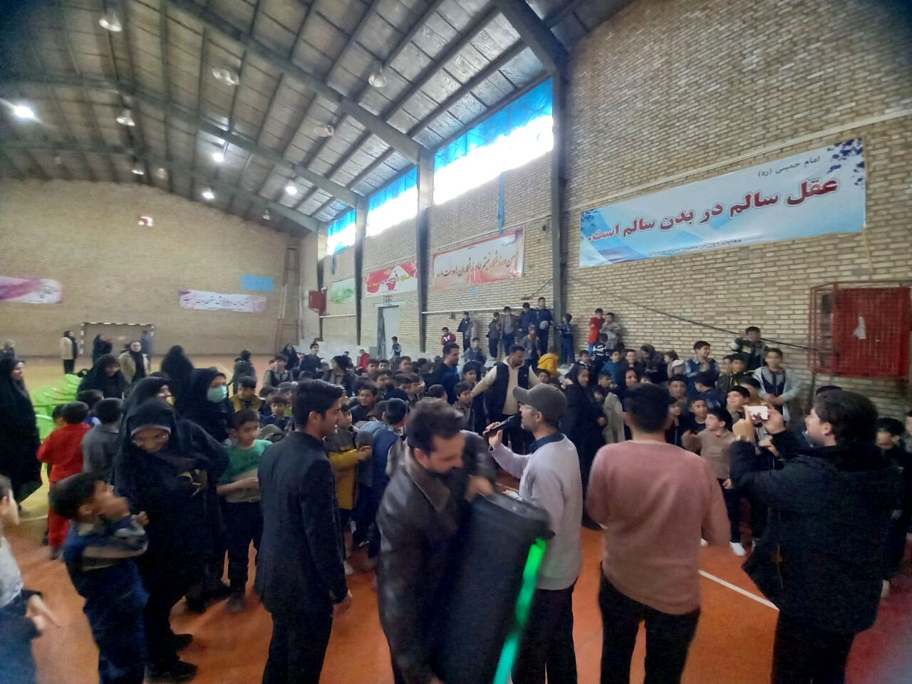 مسابقات دارت در دبستان پسرانه غدیر شهرستان شیروان