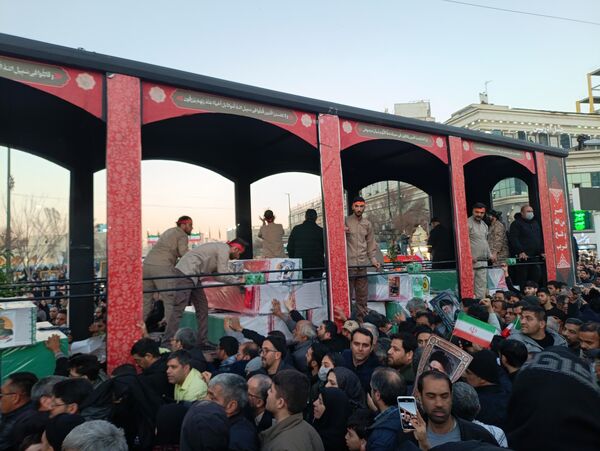 تشییع پیکر شهدا، همراه با اعلام انزجار از اغتشاشات اخیر 