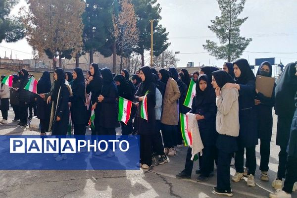 گلبانگ زنگ چهل و هفتمین پیروزی انقلاب اسلامی در مدرسه شهید مجید دهنوی 
