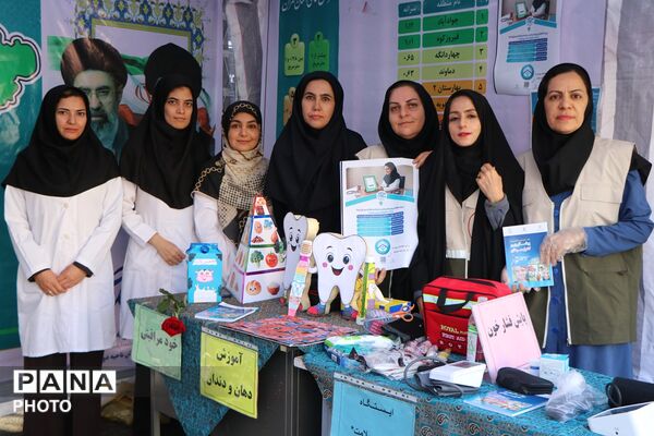 «مهر کریمانه» با حضور وزیر آموزش و پرورش در دبستان پروین اعتصامی بهارستان‌دو