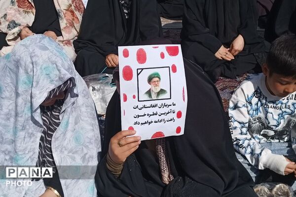 خروشِ بصیرت در صحن امامزاده جعفر (ع)؛ تالار قرآن پیشوا گنجایش دریای سوگواران مقتدا را نداشت