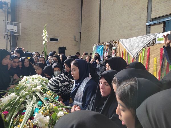 مراسم تشییع و استقبال از شهید گمنام در مدارس شهرستان سروستان