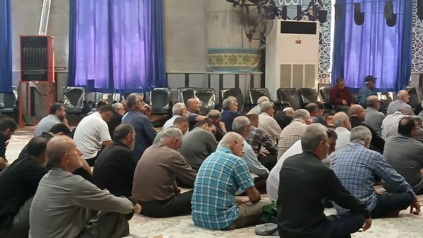 اقامه نماز جمعه همزمان با روز خبرنگار
