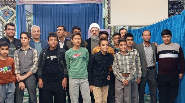 نماز جمعه با حضور دانش‌آموزان فعال بسیجی شهر بن