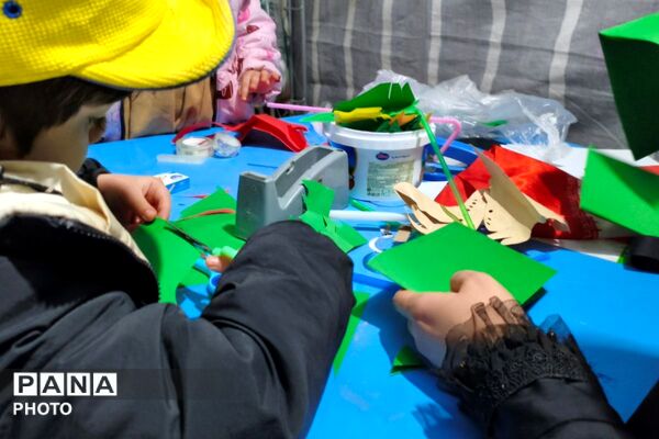 حضور دانش‌آموزان و کودکان بهارستانی در راهپیمایی شبانه «جنگ رمضان»