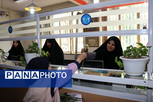 سپاس معلم در اداره آموزش و پرورش خراسان رضوی توسط دختران پیشتاز