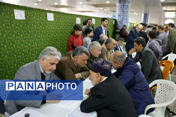 میز خدمت مسئولان در مصلی المهدی بیرجند 