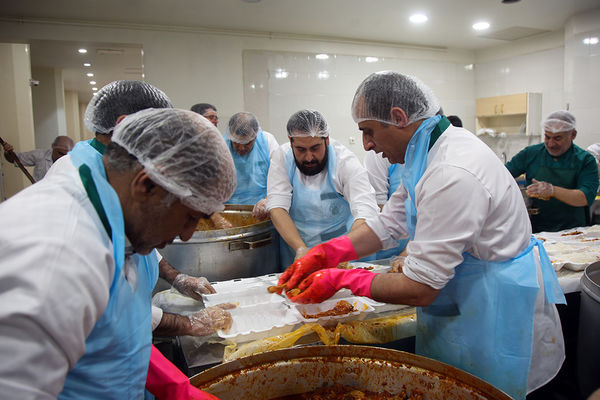 آشپرخانه حرم حضرت معصومه(س) در شب میلاد امام حسن مجتبی(ع)