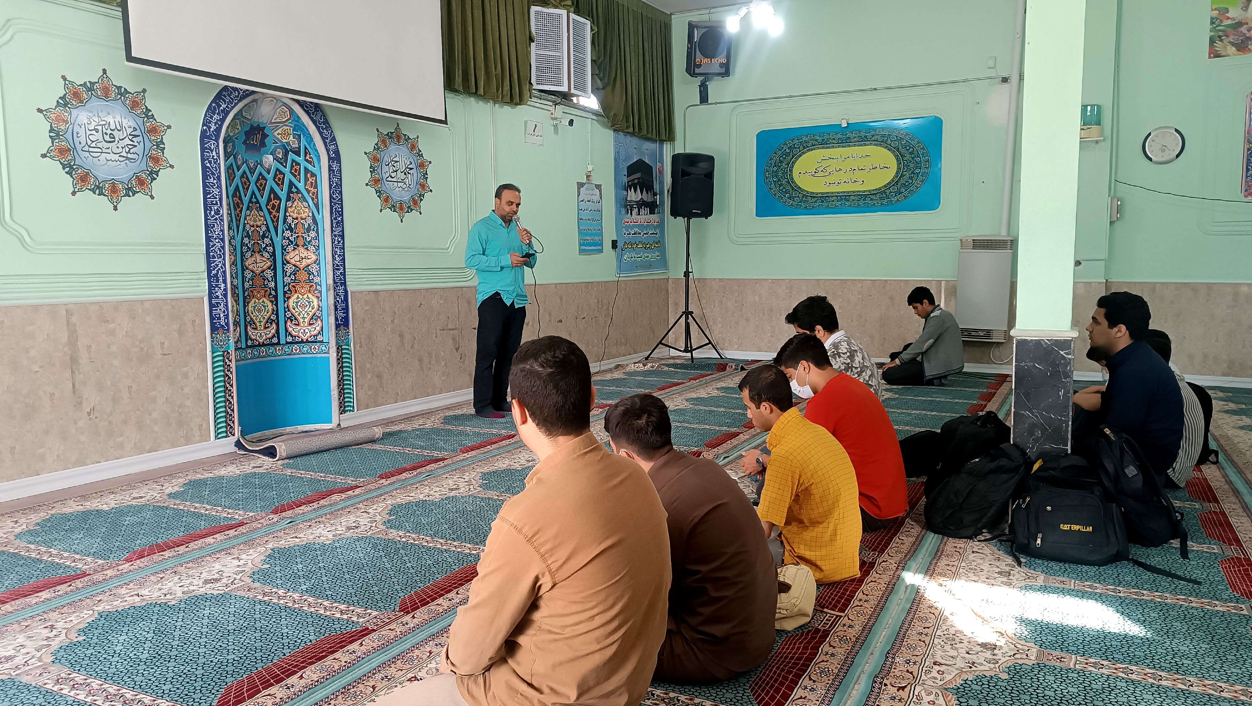  زیارت عاشورا در دهه کرامت در دبیرستان شاهد ابوذر غفاری نیشابور 