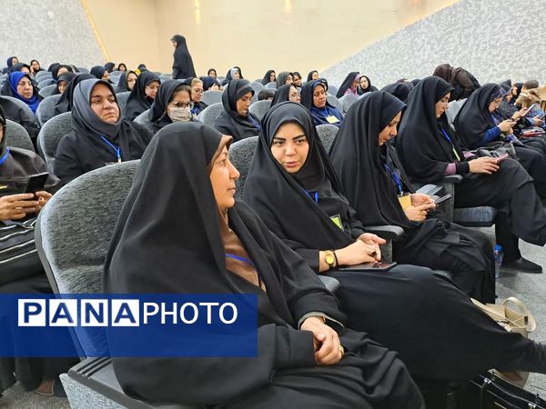 دیدار صمیمی وزیر آموزش‌وپرورش با فرهنگیان استان خوزستان