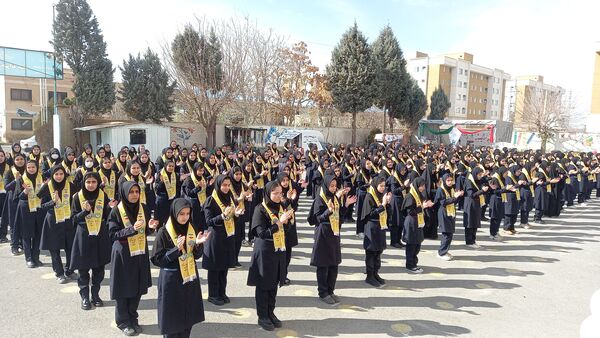 همایش بزرگ یاوران انقلاب در آموزشگاه دخترانه جنت ملارد 