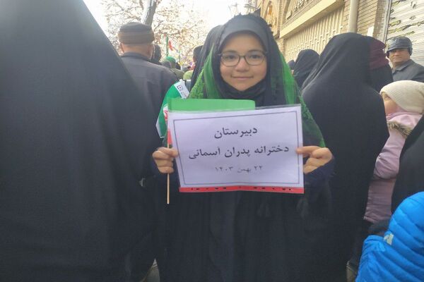 راهپیمایی پرشور ۲۲ بهمن ماه در شهرستان نیشابور