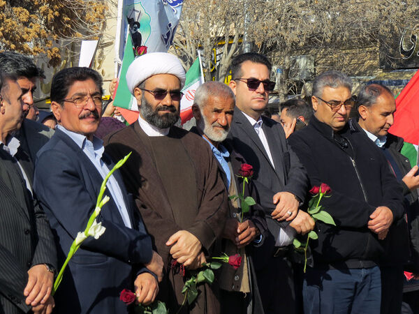 نواختن زنگ انقلاب و گرامیداشت سالروز ورود رهبر شهرستان بجنورد 