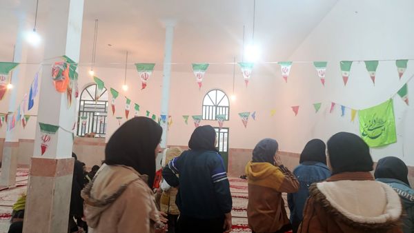 برگزاری مراسم  باشکوه ۲۲ بهمن و تجلیل از نفرات برتر روستای میرزآباد