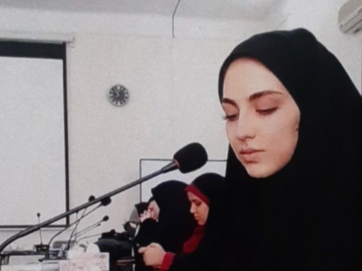 تشویق ساده معلم  چراغ روشنی در مسیر آینده دانش‌آموز است