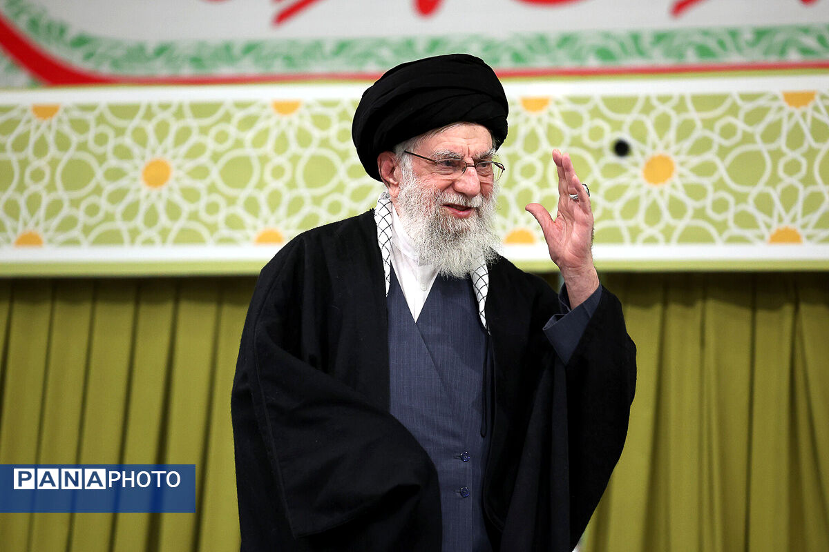 پیکر مطهر رهبر شهید انقلاب در حرم مطهر رضوی آرام گرفت