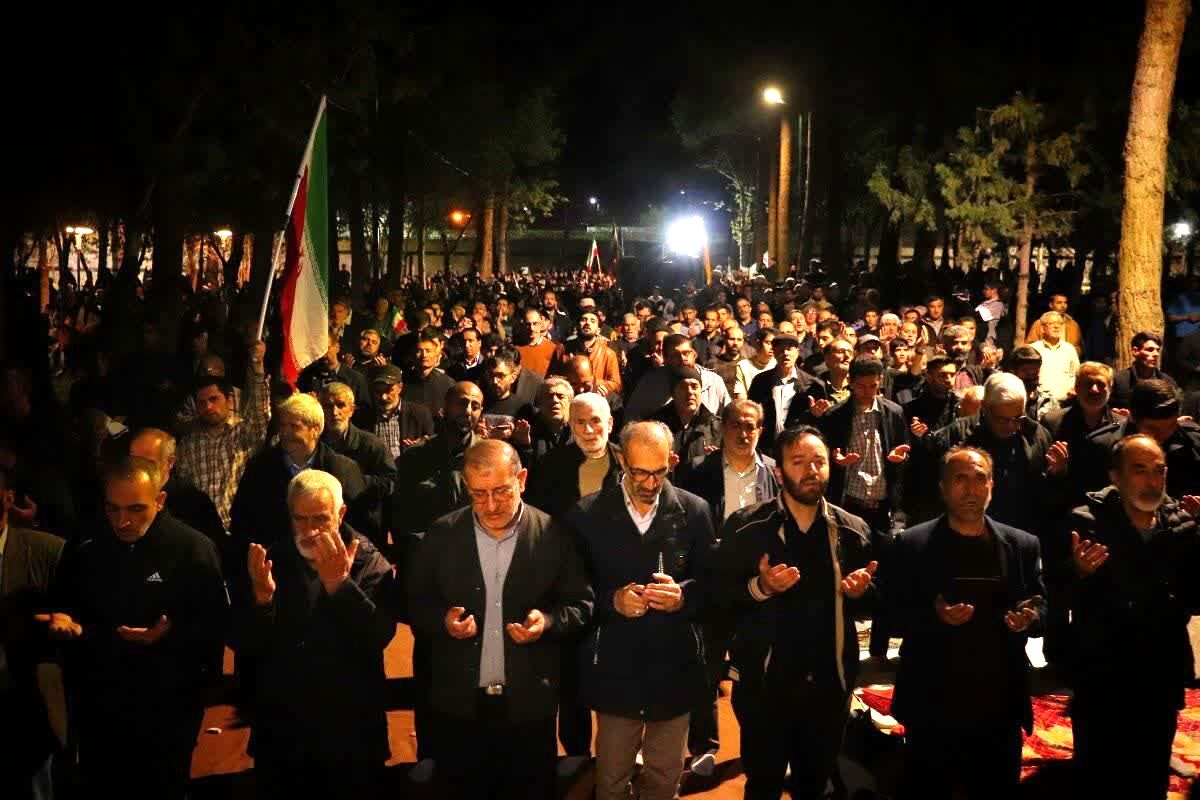 نماز استغاثه به امام زمان؛در کنار شهید گمنام