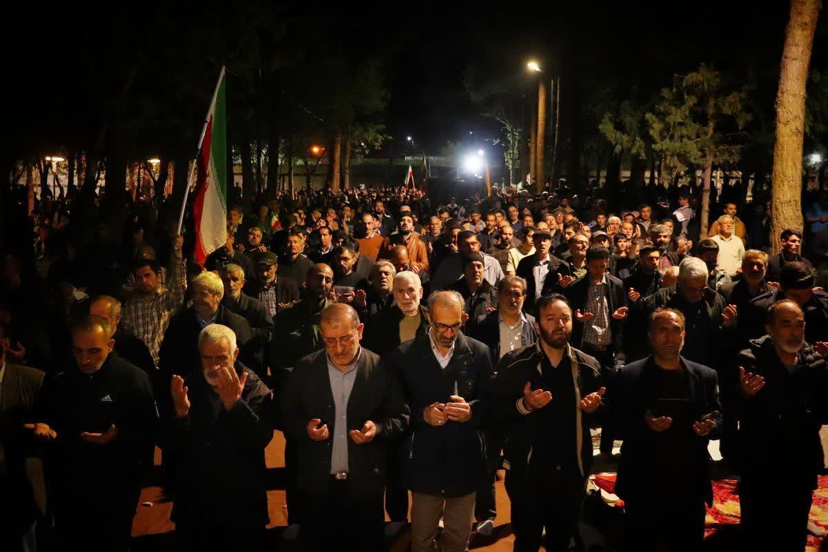 نماز استغاثه به امام زمان؛در کنار شهید گمنام