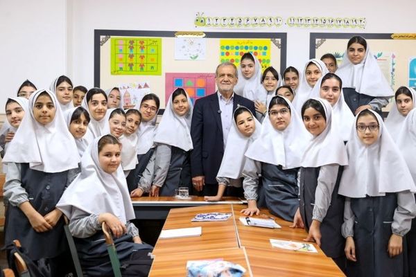 پزشکیان: با مشارکت خانواده‌ها نابرابری آموزشی را از میان برمی‌داریم