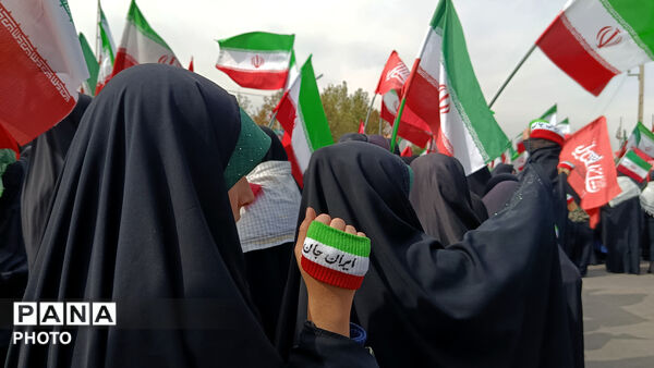نمایش همبستگی ملی فرهنگیان دیار شور و شعور حسینی در رزمایش ۵۰ هزار نفری