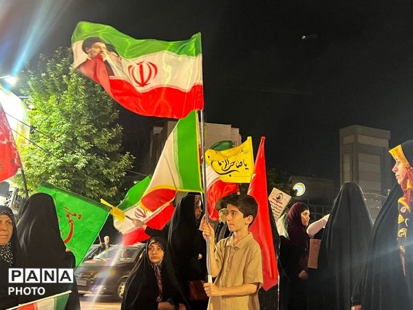 حضور باشکوه مردم کرج در نود و نهمین شب از تجمعات مردمی