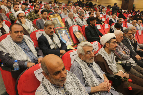 آیین رونمایی از کتاب مربیان شهید قم