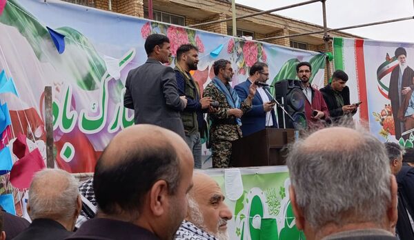 جامعه پرشورفرهنگیان و دانش آموزان در راهپیمایی ۲۲ بهمن منطقه بیرانوند