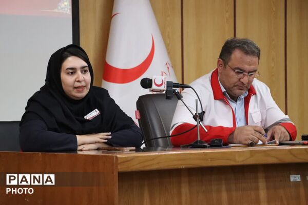 نشست صمیمانه مدیرعامل هلال‌احمر همدان با اعضای گروه رسانه «باور» 