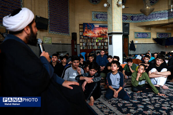اعتکاف دانش‌آموزی در مسجد قمربنی هاشم (ع)