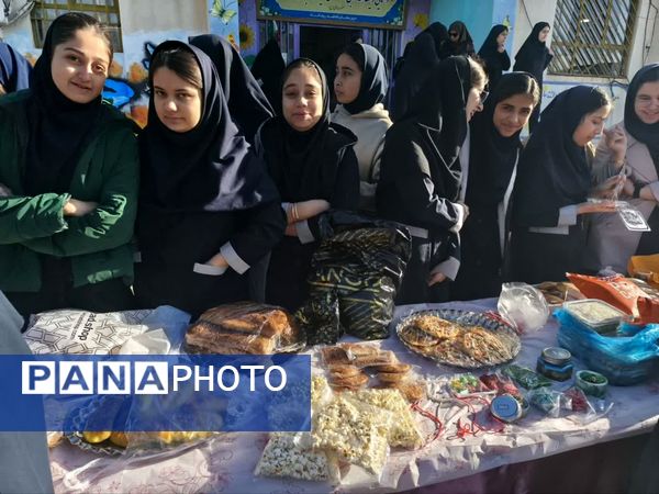 بازارچه کارآفرینی در دبیرستان شاهد ریحانه