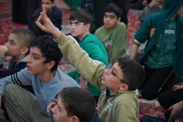 حس و حال معنوی دانش آموزان شرکت کننده در اعتکاف دانش آموزی مسجد مصلی طوقچی اصفهان