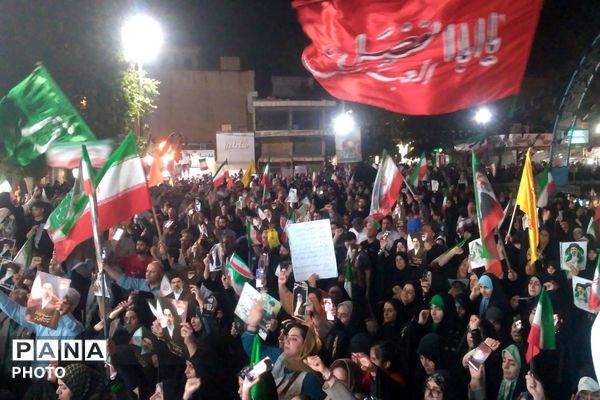 عقد دو زوج ورامینی در میدان امام خمینی ورامین در سالروز ازدواج حضرت علی(ع) و حضرت فاطمه (س)