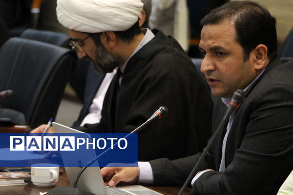 نشست ستاد ساماندهی امور جوانان استان یزد به ریاست استاندار  یزد