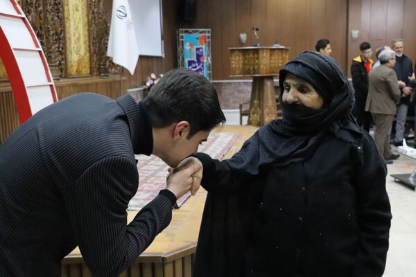رونمایی کتاب «سه کبوتر حدادان» دانش‌آموز تبریزی
