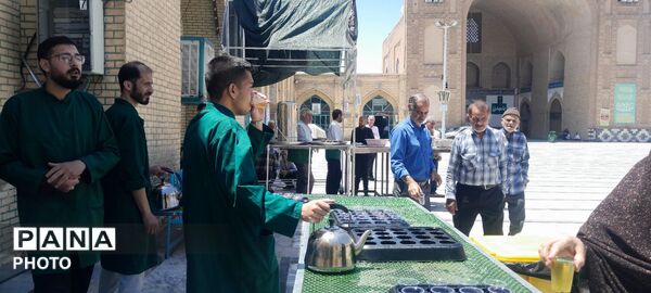 فعالیت چایخانه حضرت زهرا (س) در مسجد جامع 