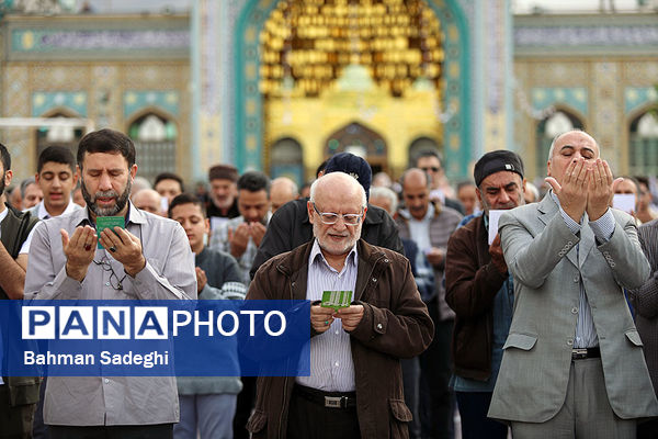 اقامه نماز عید سعید فطر- امامزاده پنج تن(ع) لویزان