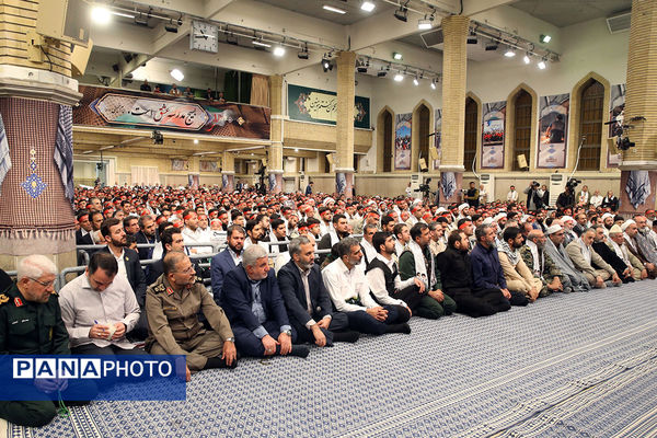 دیدار هزاران نفر از بسیجیان با رهبر معظم انقلاب