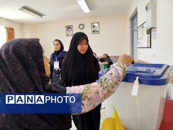 حضور پرشور مردم فاروج پای صندوق‌های رای 